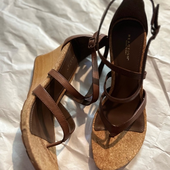 Kenneth Cole Reaction Dark Brown Strappy Sandals - Picture 2 of 10